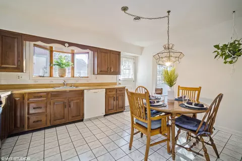 Kitchen - 2232 Silverpine Dr, Glenview, IL 60025 photo 3 of 3