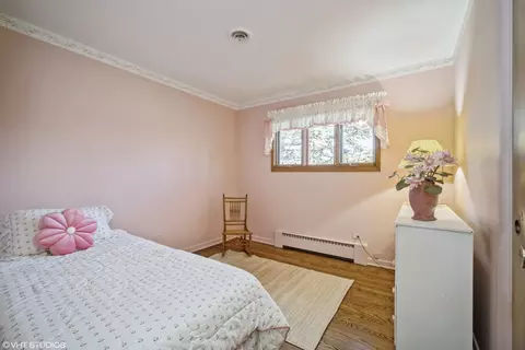 Bedroom - 2232 Silverpine Dr, Glenview, IL 60025 photo 2 of 3