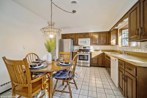 Kitchen - 2232 Silverpine Dr, Glenview, IL 60025 photo 2 of 3