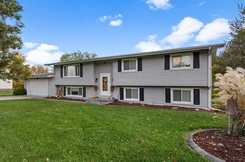 37 Pickett St, Fisher, IL 61843