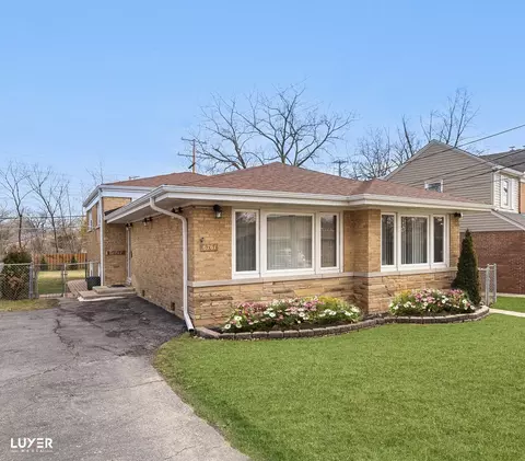 6761 N Kolmar Ave, Lincolnwood, IL 60712