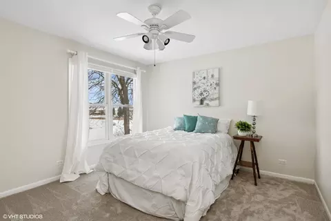Bedroom - 7480 Bittersweet Dr, Gurnee, IL 60031 photo 5 of 7