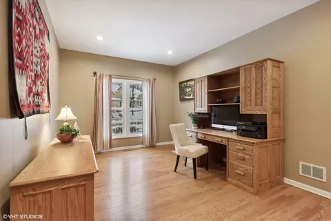 Kitchen - 7480 Bittersweet Dr, Gurnee, IL 60031 photo 4 of 4