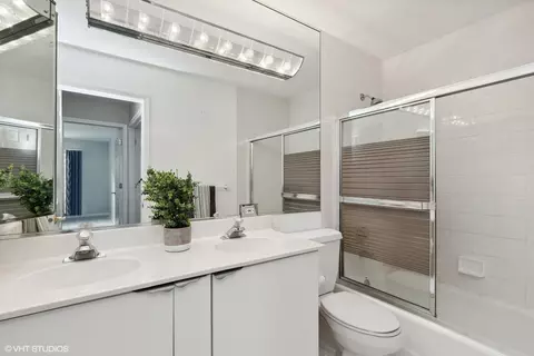 Bath - 7480 Bittersweet Dr, Gurnee, IL 60031 photo 4 of 6
