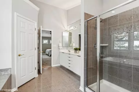 Bath - 7480 Bittersweet Dr, Gurnee, IL 60031 photo 3 of 6