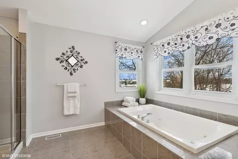 Bath - 7480 Bittersweet Dr, Gurnee, IL 60031 photo 2 of 6