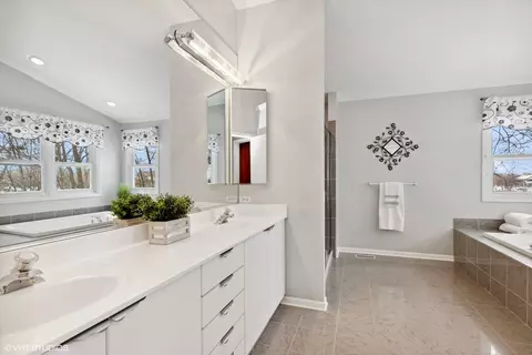 Bath - 7480 Bittersweet Dr, Gurnee, IL 60031 photo 1 of 6