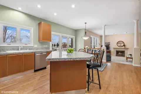 Kitchen - 7480 Bittersweet Dr, Gurnee, IL 60031 photo 2 of 4
