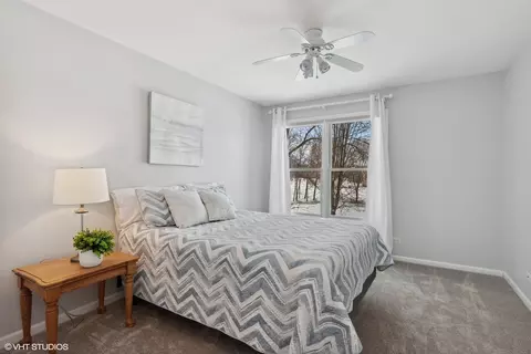 Bedroom - 7480 Bittersweet Dr, Gurnee, IL 60031 photo 4 of 7