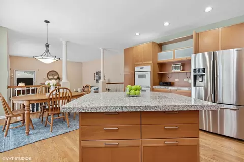 Kitchen - 7480 Bittersweet Dr, Gurnee, IL 60031 photo 3 of 4