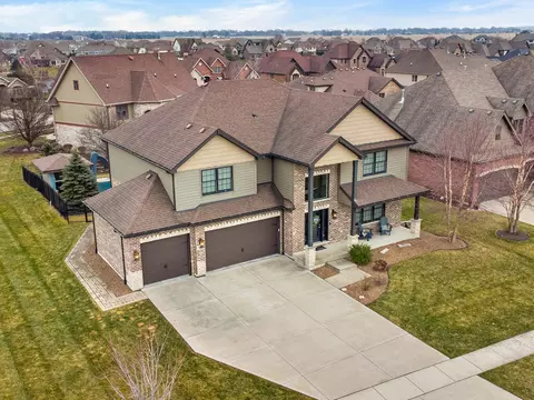 2058 Water Chase Dr, New Lenox, IL 60451