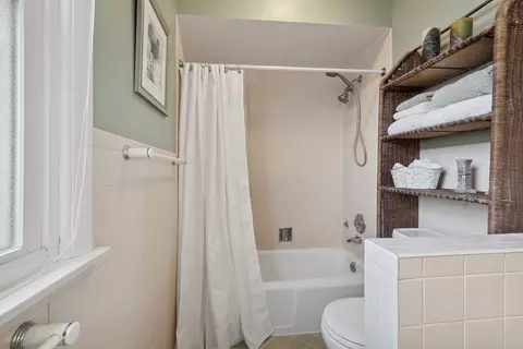 Bath - 30 N 7th Ave, Des Plaines, IL 60016 photo 2 of 3