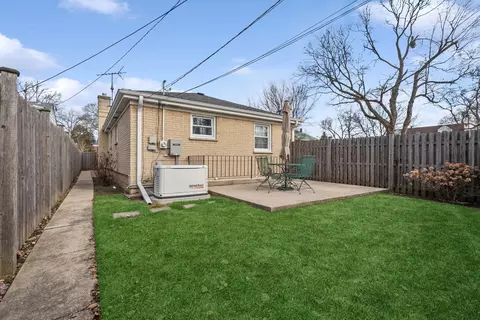 Exterior - 30 N 7th Ave, Des Plaines, IL 60016 photo 4 of 6