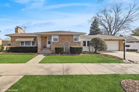 402 E 31st St, La Grange Park, IL 60526