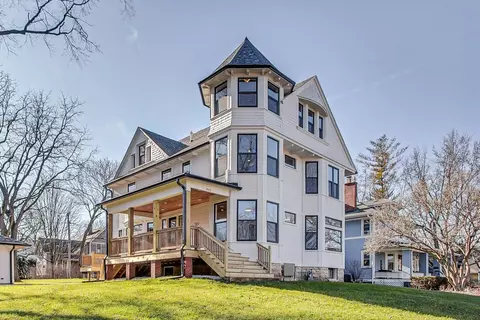 843 Maple Ave, Downers Grove, IL 60515