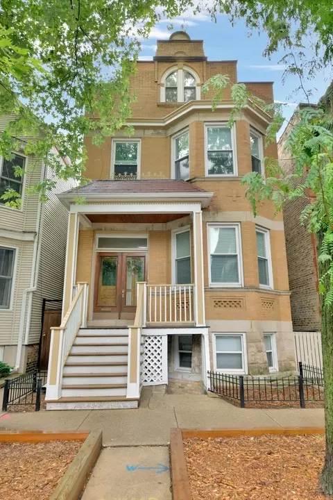 3729 N Bosworth Ave, Chicago, IL 60613