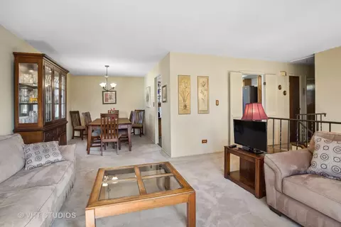 1470 Nottingham Ln, Hoffman Estates, IL 60169 photo 4