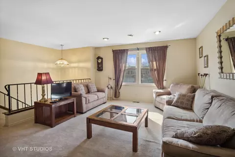 1470 Nottingham Ln, Hoffman Estates, IL 60169 photo 3