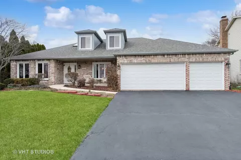 1689 Iona Ct, Naperville, IL 60565