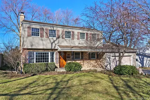 658 Valley Park Dr, Libertyville, IL 60048