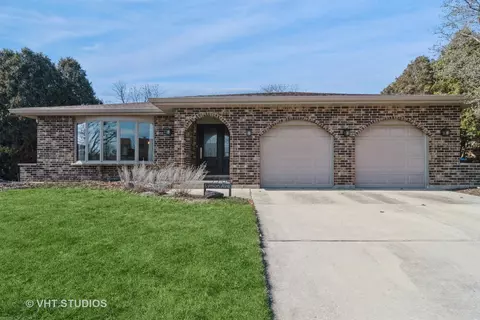 7764 Lyman Ave, Darien, IL 60561