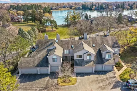 829 N Shoreline Rd, Lake Barrington, IL 60010