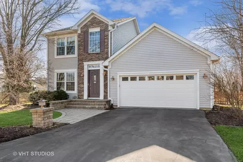 2205 Beaumont Ct, Aurora, IL 60502