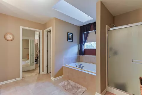 Bath - 12906 Tipperary Ln, Plainfield, IL 60585 photo 3 of 6