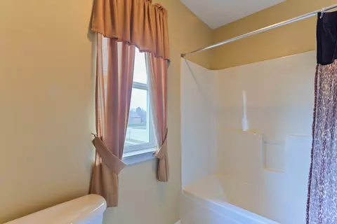 Bath - 12906 Tipperary Ln, Plainfield, IL 60585 photo 5 of 6