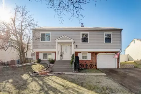 306 E Sheridan Dr, Bartlett, IL 60103