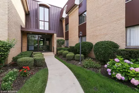 1103 N Mill St #305, Naperville, IL 60563