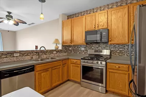 812 Genesee Dr, Naperville, IL 60563 photo 10
