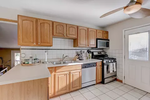 Kitchen - 5218 N Leeside St, Mchenry, IL 60050 photo 1 of 2