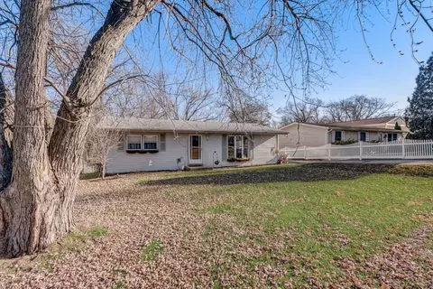 Exterior - 5218 N Leeside St, Mchenry, IL 60050 photo 2 of 20