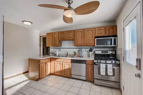 Kitchen - 5218 N Leeside St, Mchenry, IL 60050 photo 2 of 2