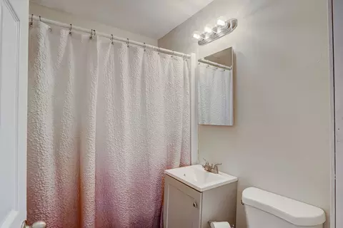 Bath - 5218 N Leeside St, Mchenry, IL 60050 photo 1 of 1