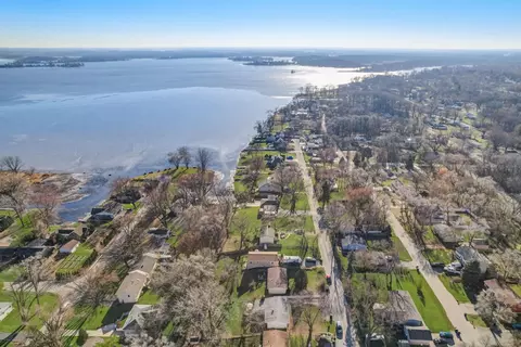 View/Area - 5218 N Leeside St, Mchenry, IL 60050 photo 1 of 5