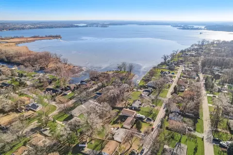View/Area - 5218 N Leeside St, Mchenry, IL 60050 photo 2 of 5