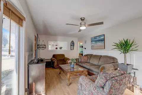 Living - 5218 N Leeside St, Mchenry, IL 60050 photo 1 of 6