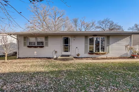 5218 N Leeside St, Mchenry, IL 60050