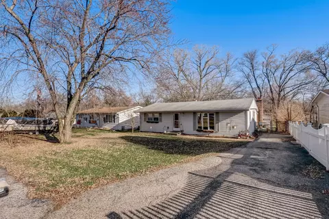 Exterior - 5218 N Leeside St, Mchenry, IL 60050 photo 4 of 20