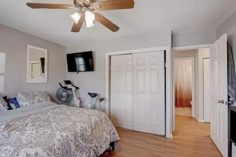 Bedroom - 5218 N Leeside St, Mchenry, IL 60050 photo 3 of 4