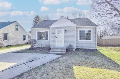 913 Wood Ave, Machesney Park, IL 61115