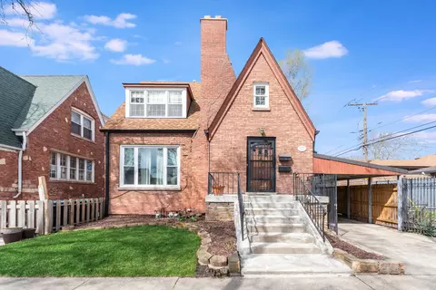 2812 W 99th St, Evergreen Park, IL 60805