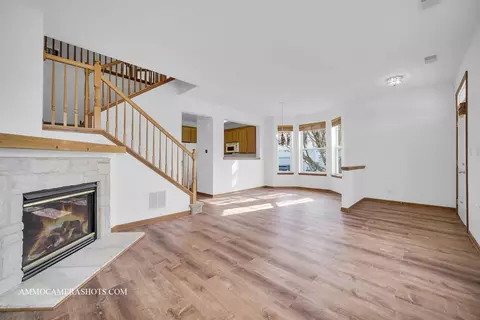 Living - 2294 Georgetown Cir #2294, Aurora, IL 60503 photo 1 of 3