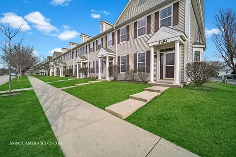 Exterior - 2294 Georgetown Cir #2294, Aurora, IL 60503 photo 2 of 5