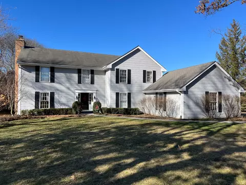 564 Lexington Dr, Lake Forest, IL 60045