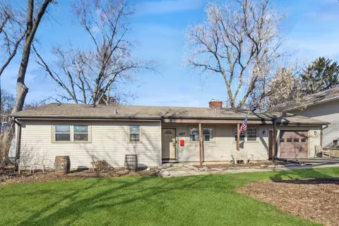 407 Elm St, Wheaton, IL 60189