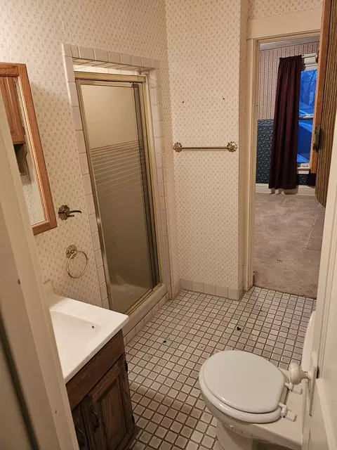 Bath - 615 E Chapin St, Morris, IL 60450 photo 3 of 4