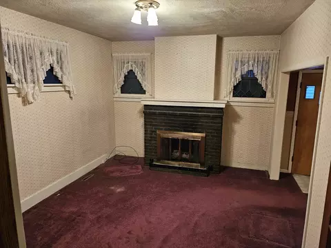 Living - 615 E Chapin St, Morris, IL 60450 photo 1 of 2